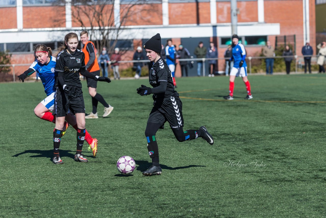 Bild 431 - B-Juniorinnen Halbfinale SVHU - Holstein Kiel : Ergebnis: 3:0